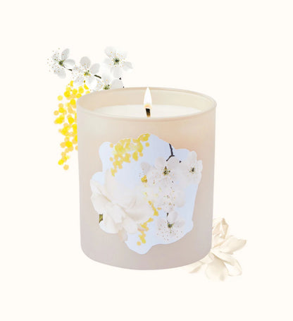 Glowza Soft Floral Linen Coconut and Soy Wax Scented Candle 7.5oz