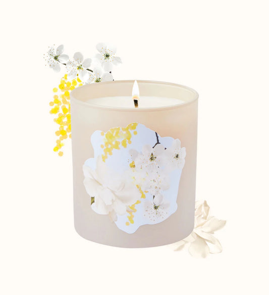 Glowza Soft Floral Linen Coconut and Soy Wax Scented Candle 7.5oz