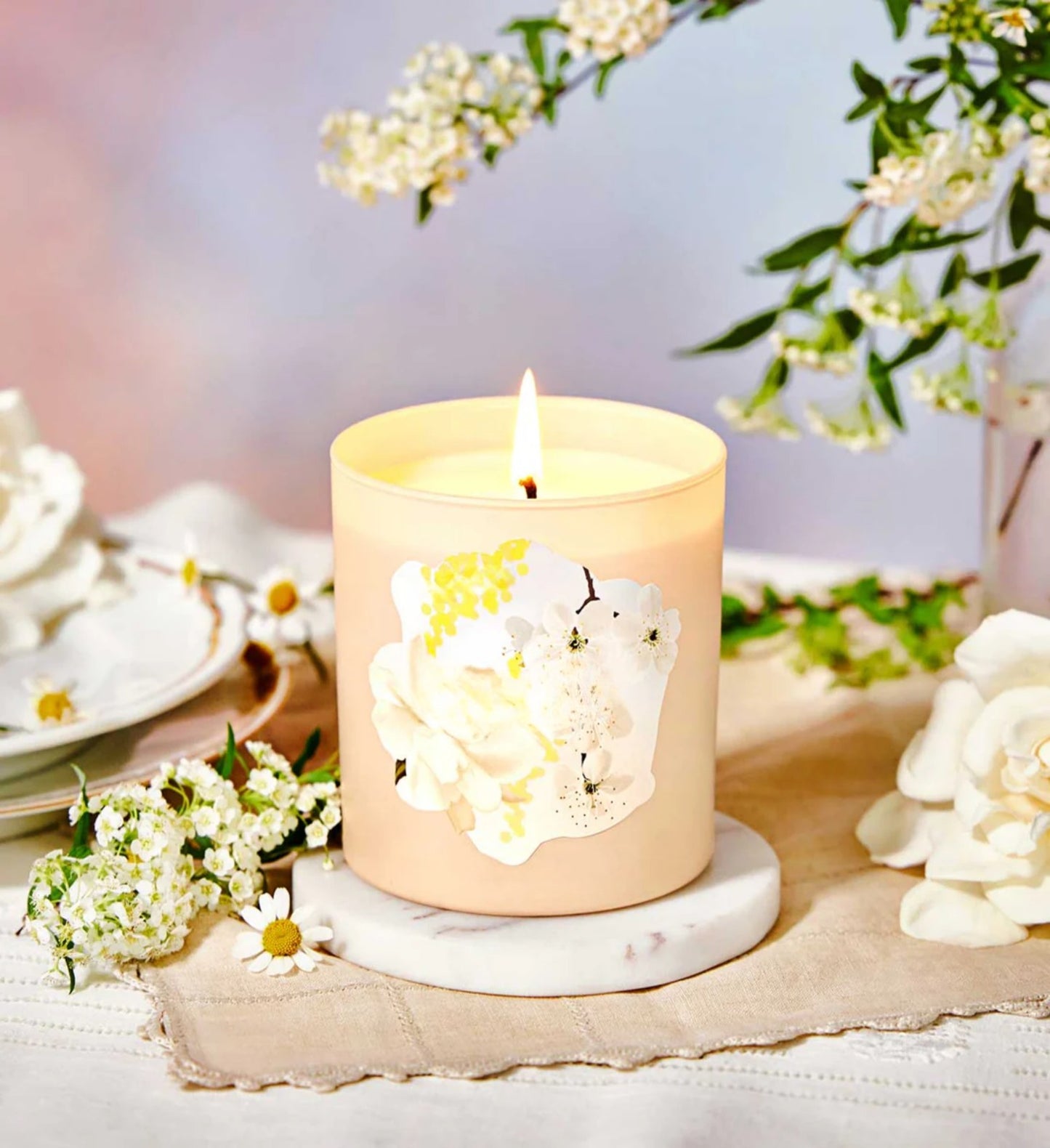 Glowza Soft Floral Linen Coconut and Soy Wax Scented Candle 7.5oz